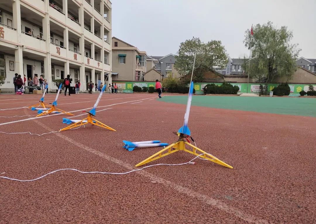 小小飛行員航空航天科學營|“愛上飛行，逐夢藍天”航空科普進校園活動走進和縣第二民族小學